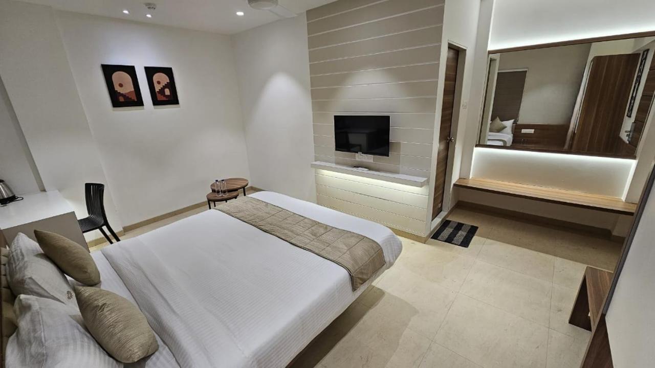 סולאפור Hotel Veesons Executive מראה חיצוני תמונה