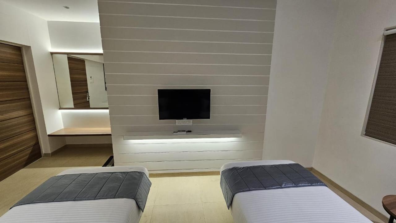 סולאפור Hotel Veesons Executive מראה חיצוני תמונה