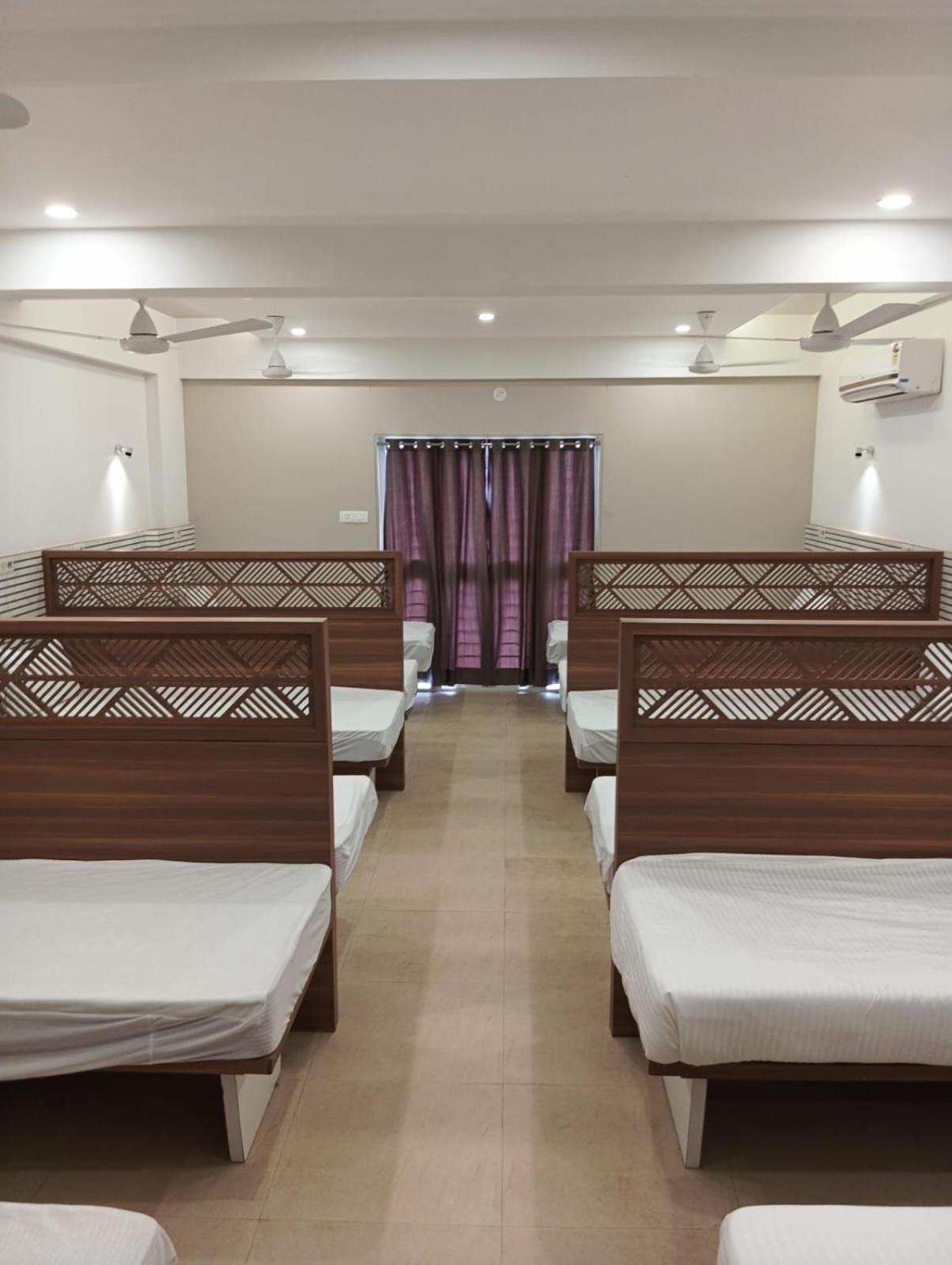 סולאפור Hotel Veesons Executive מראה חיצוני תמונה