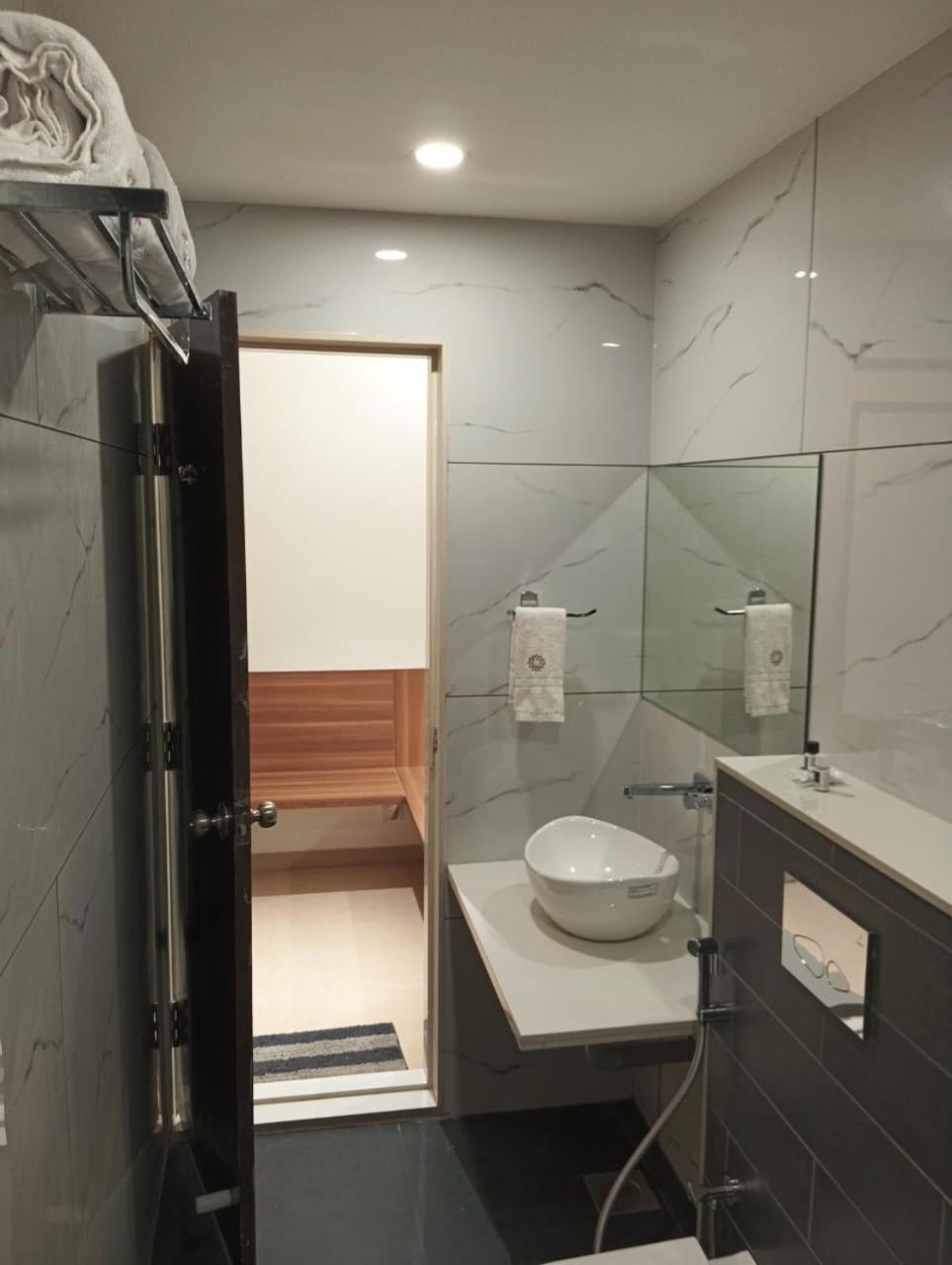 סולאפור Hotel Veesons Executive מראה חיצוני תמונה