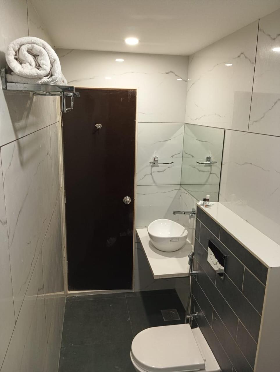 סולאפור Hotel Veesons Executive מראה חיצוני תמונה